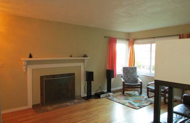 Wonderful 3 Bedroom in the Heart of Wedgewood Gallery 3