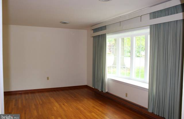 211 RICHARD DRIVE Gallery 2