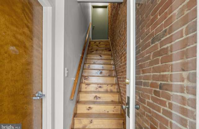 1305 LIGHT Street Gallery 3