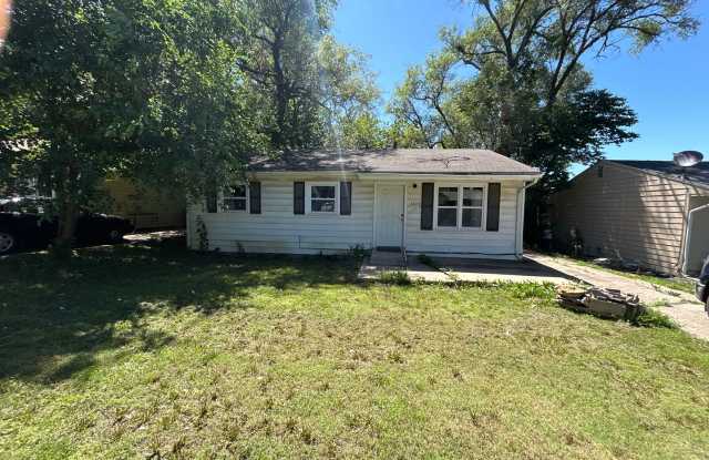 3 bed 1 Bath Huge backyard photos photos