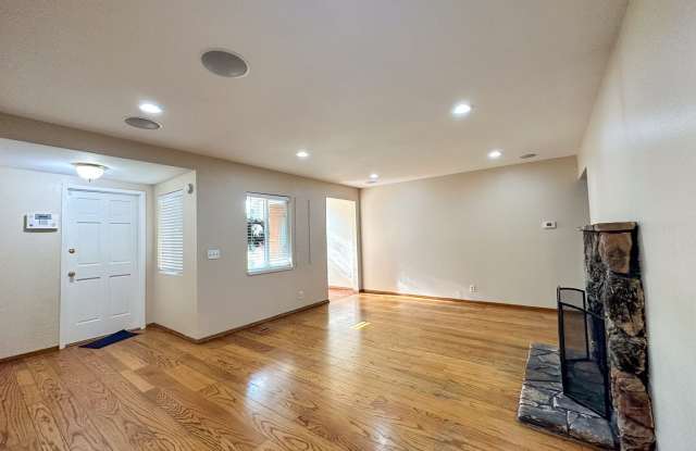 Charming San Jose Home with Solar & Gardening Included. Gallery 4