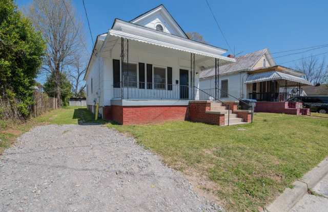Newly Renovated 2 BD/ 2 BA home in available for rent! Vouchers Accepted! Gallery 1