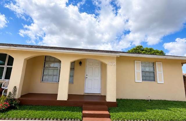 978 Sumter Road W Gallery 1