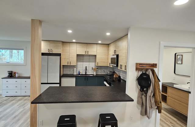 14 Newport Avenue Gallery 2