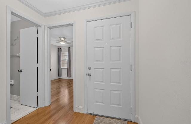 3812 N OAK Drive Gallery 3