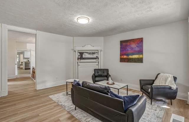 Beautifully renovated 3 bedroom furnished home in Clifton! Gallery 4