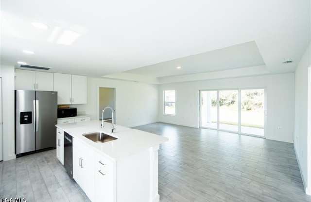 2712 46th Street SW Gallery 3