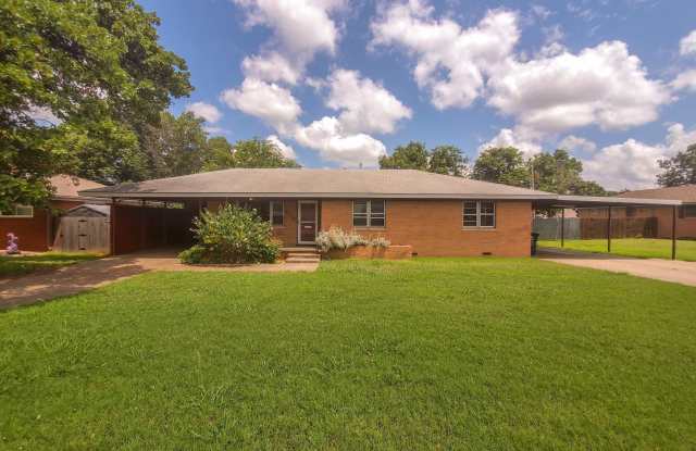 1310 E Independence St - 1310 East Independence Street, Shawnee, OK 74804
