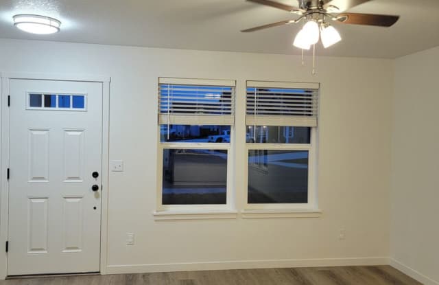 Winlock Newer Construction Home for Lease - 604 Roundtree Blvd Gallery 4