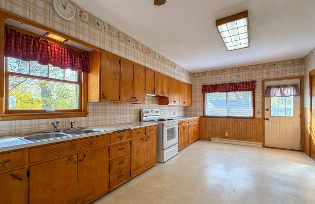 340 Parker Avenue East Gallery 2