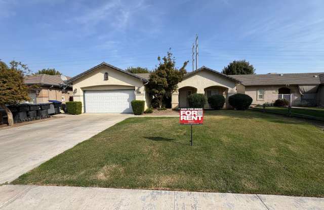 Cozy SE Visalia home Available Now! Gallery 1
