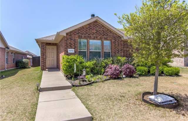 1313 Honeywood Lane photos photos