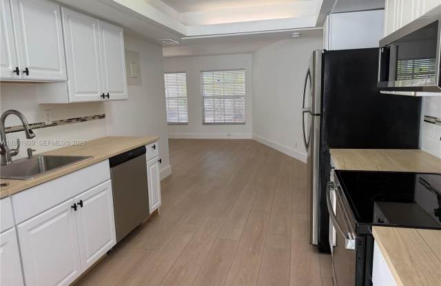 1425 NE 56th St photos photos