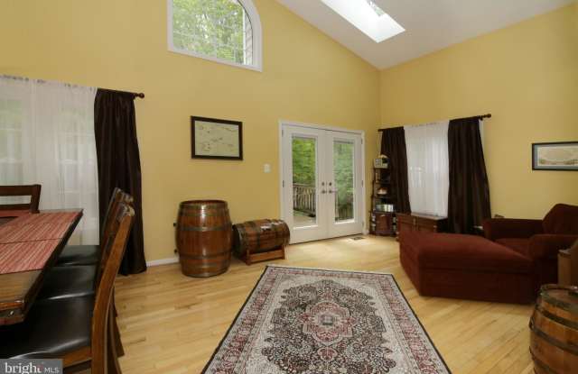 7502 CROSS GATE LANE Gallery 3