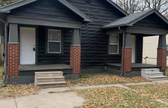$795 - 2 bed 1 bath - Duplex photos photos