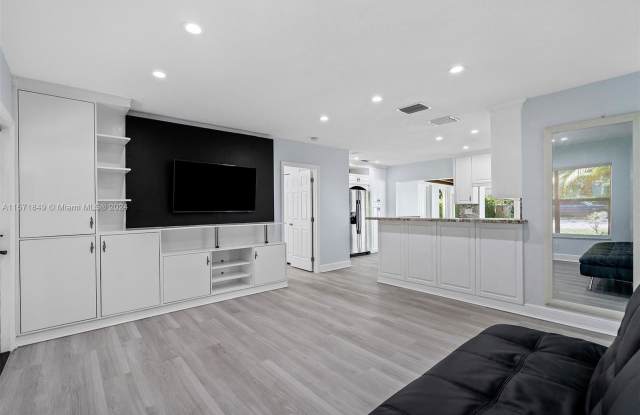 804 Southeast 6th Court Gallery 2