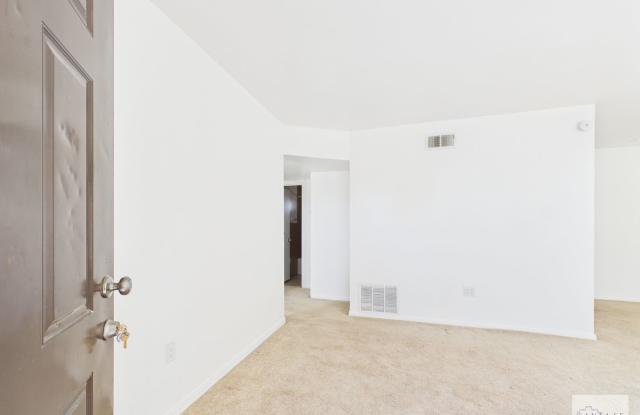 Cute Centrally Located Single Family Home Available Now! Gallery 4