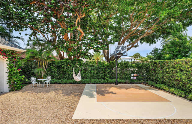 477 NE Spanish Court Gallery 3