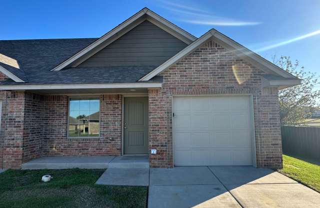 2 Bedroom Duplex In Gated Del City!!! photos photos