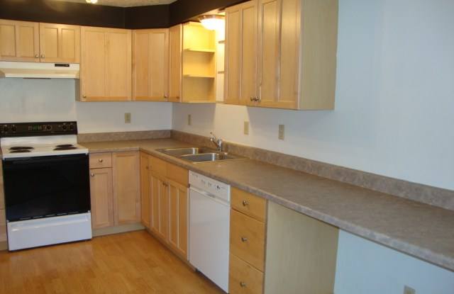 767 Meadows Dr Apt 1 photos photos