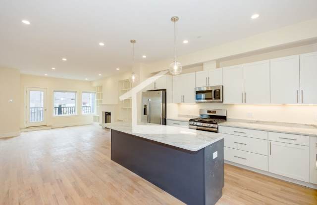 Brand New 3,500 Sq. Ft. Luxury Townhouse in Oak Square w Built In Garage! 1st & Security Only, Laundry In Unit photos photos