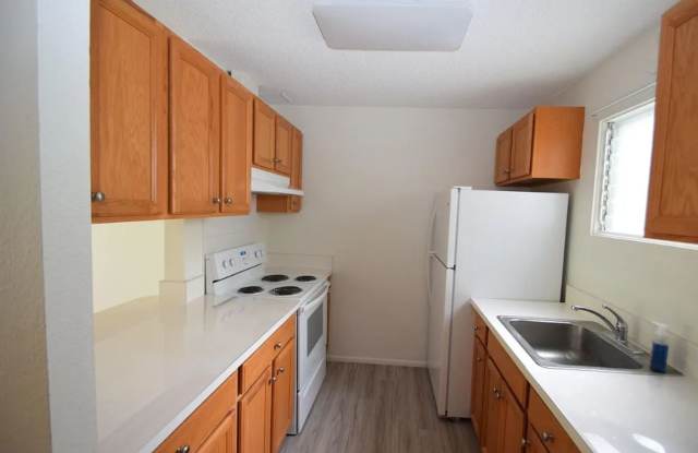 Hillside Terrace III Spacious and well-located split-level townhome photos photos