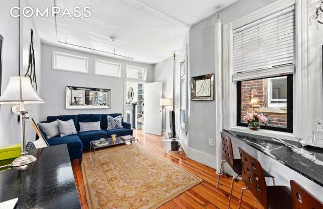 45 Perry Street Gallery 2