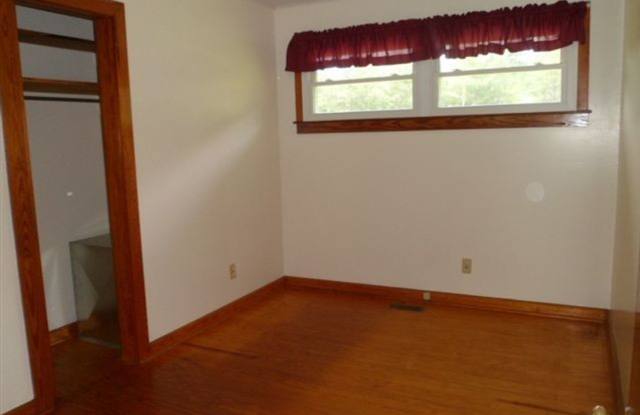 3 Bedroom, Easy to Franklin or Sylva Gallery 1