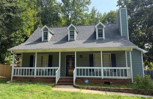 Spacious 4 Bedroom Home with Large Fenced Yard & Back Deck Gallery 1