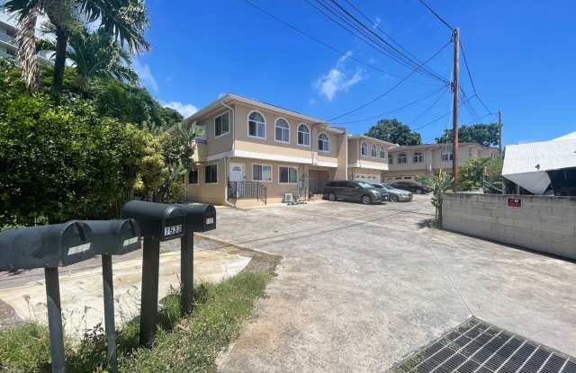 1529 Auld Lane 2 Bed 2 Bath Water, Sewer, and Electric Included! Available Now! photos photos