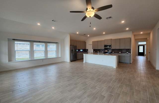 Free Rent / Navarro Ranch  4/3/2 with a Bonus Room / Fridge Included/ Covered Patio / Fenced in Yard /  Navarro ISD *2 weeks free rent* Gallery 4