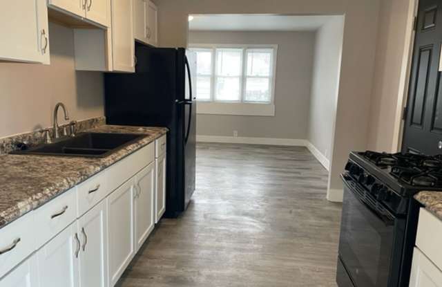 Spacious 4-Bedroom Home in Kentwood – Minutes from Grand Rapids photos photos