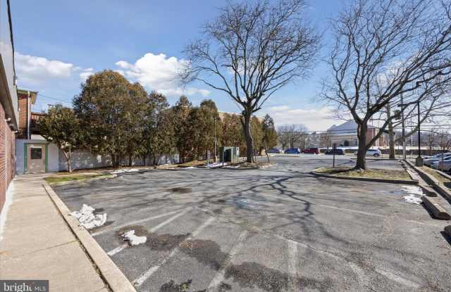 256 E LINCOLN Highway Gallery 2