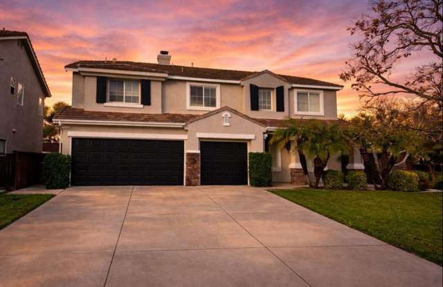 Spacious 4-Bedroom Murrieta Home with Loft  3-Car Garage photos photos