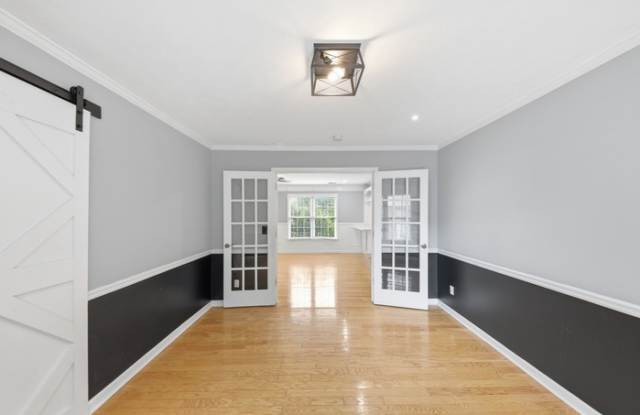310 Crescentview Court Gallery 4