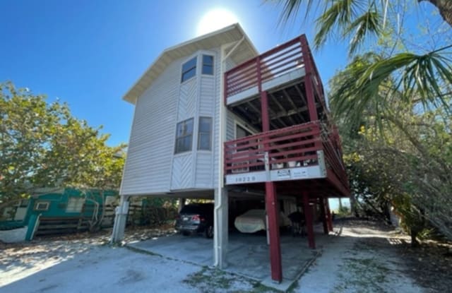 10220 Gulf Blvd unit 2 - 10220 Gulf Boulevard, Treasure Island, FL 33706