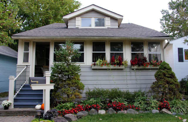 3 BED 2 BATH BUNGALOW STYLE HOME IN FERNDALE ------ W. CHESTERFIELD photos photos