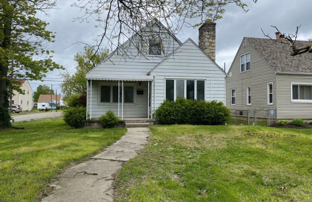 1000 E 19Th Ave - 1000 E 19th Ave, Columbus, OH 43211