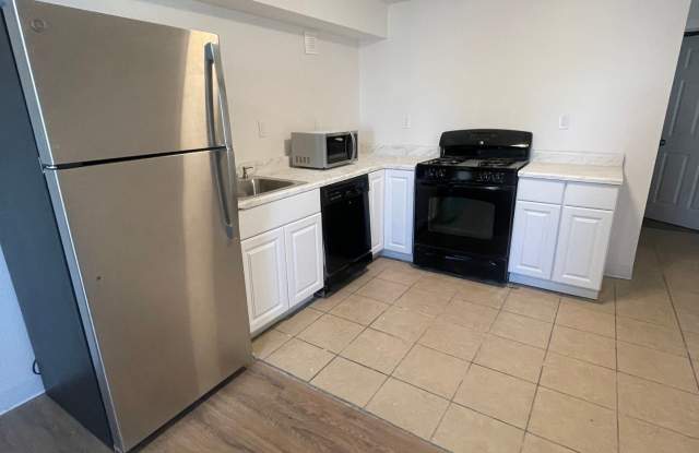 Great 2 bedroom Apartment with Garage! Gallery 3