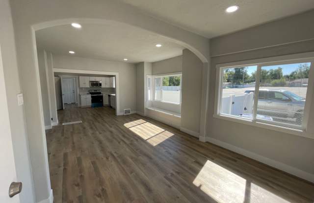 Spacious 4 Bed, 2 Bath Home with 2-Car Garage in Magna photos photos