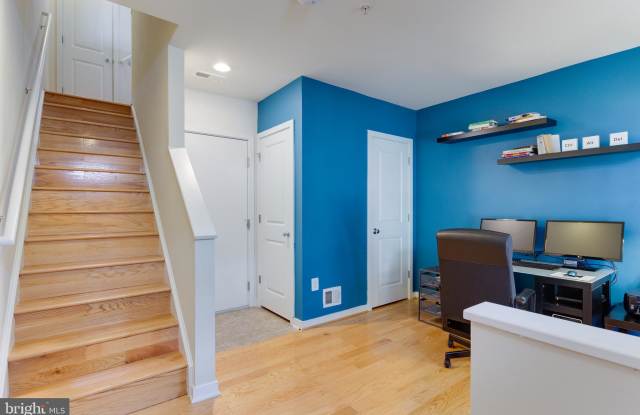 1039 5TH STREET SE Gallery 3