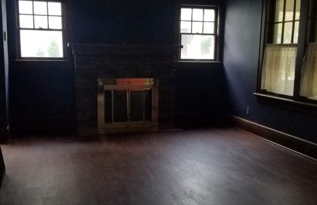 711 Grinnell Gallery 3
