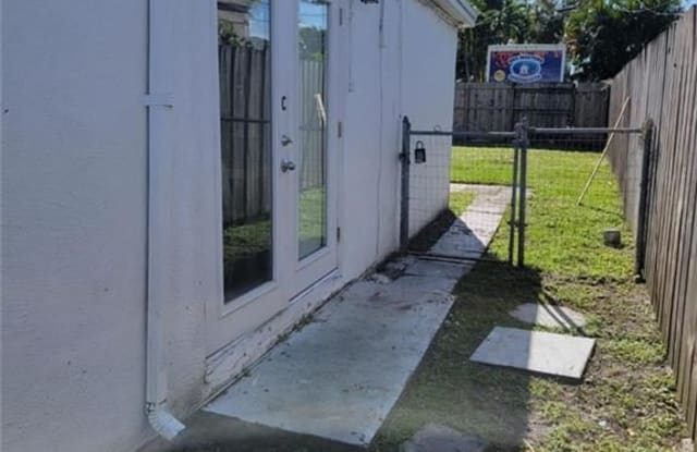 1820 Roosevelt St - 1820 Roosevelt Street, Hollywood, FL 33020