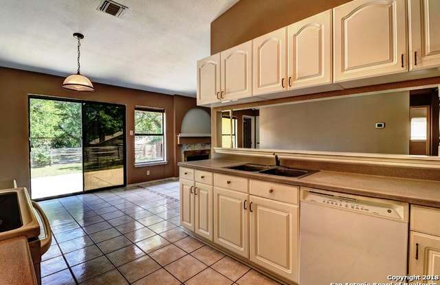 658 CYPRESSCLIFF DR Gallery 4