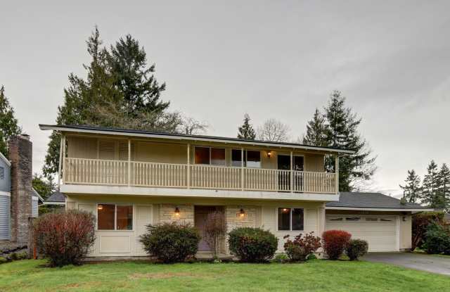 Bright spacious 4-bedroom 2.5 bath home in Bellevue photos photos