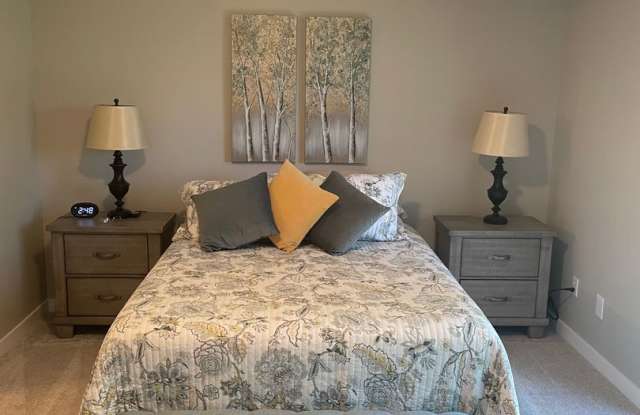 Beautiful fully furnished townhouse on the Eagle Hills golf course!!! photos photos