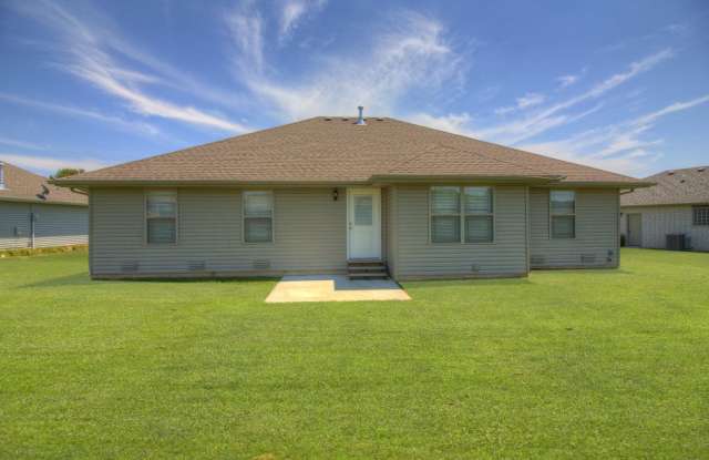 4 Bedroom Home with Fenced Yard and 3-Car Garage Gallery 3