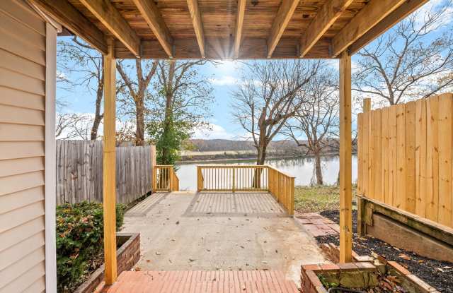 2 Bedroom Condo For Rent That Overlooks The River! - 933 Kingsbury Drive, Clarksville, TN 37040