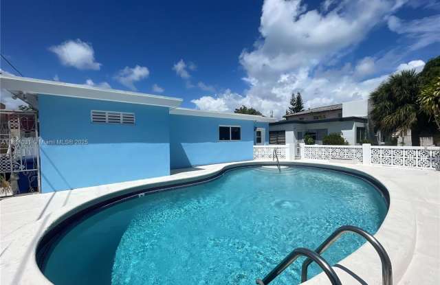 2120 Biarritz Dr photos photos