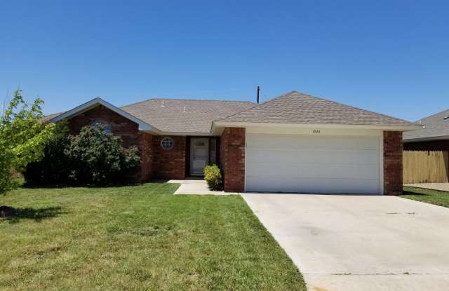 BRICK HOME WITH OPEN FLOOR PLAN - 1926 Franklin Drive, Clovis, NM 88101